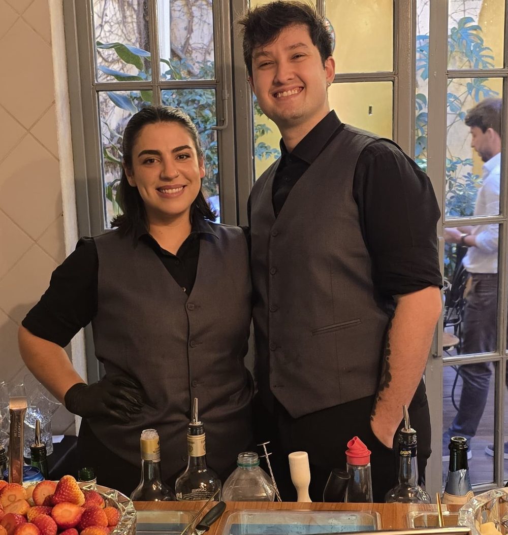 Equipe da Balli Bartenders atrás do bar